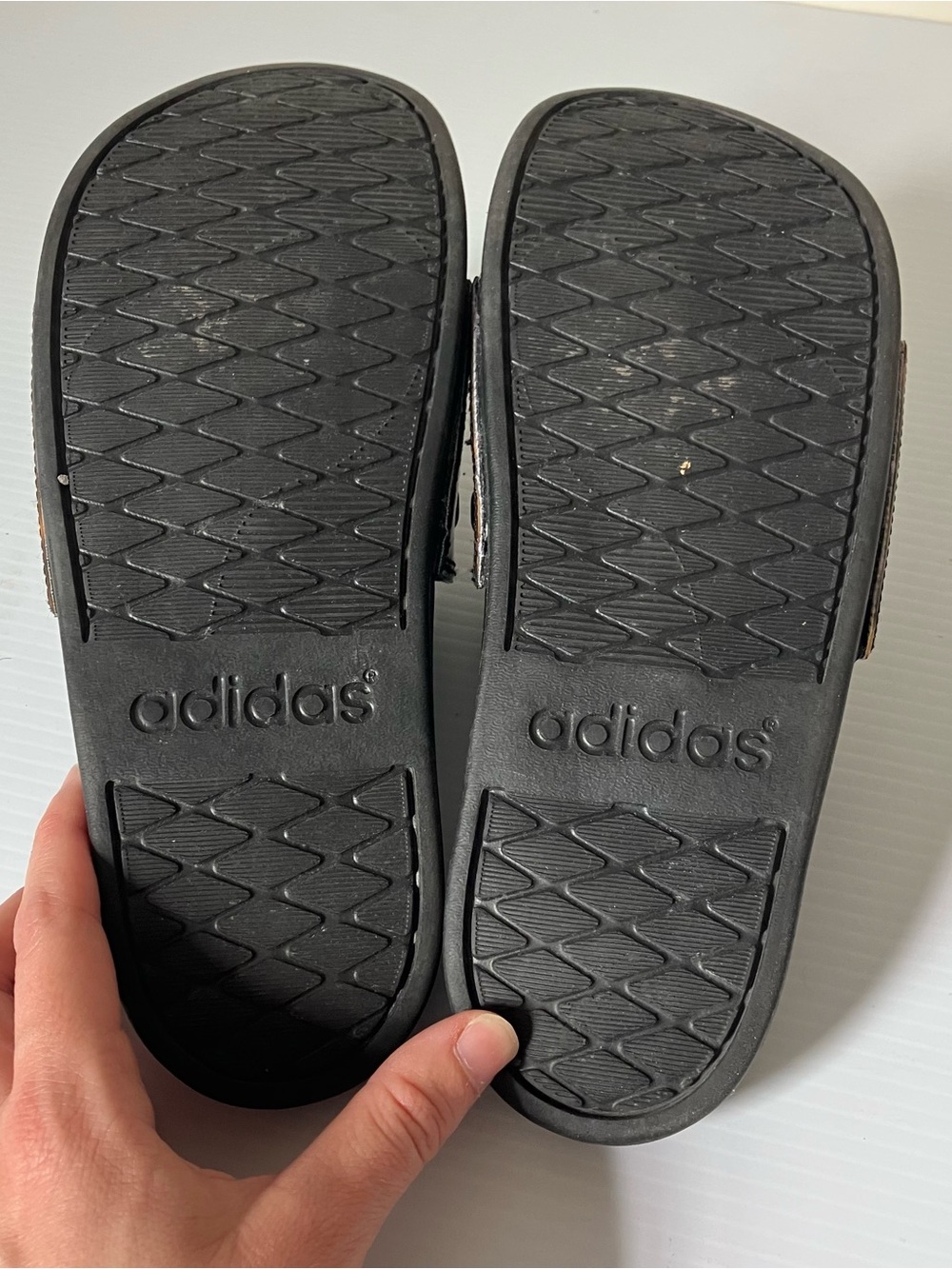 Adidas Adilette Comfort Slides Core Black and Tortoiseshell size 6 - Picture 8 of 8